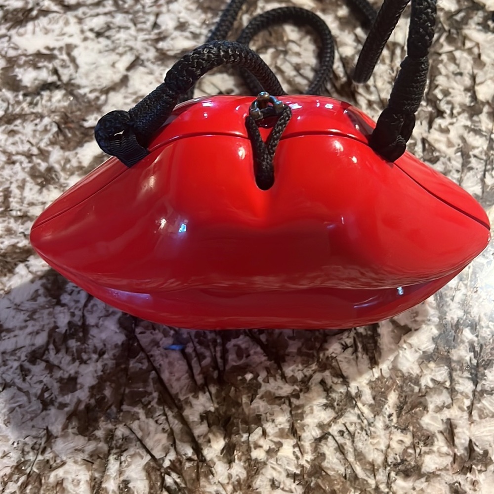 Timmy Woods Red Lips Purse - Picture 2 of 4